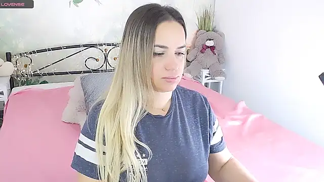 Snapshot of MilenaMiler_X chatting on March 2025 05:39:01 AM MilenaMiler X online show from March 2025 05:39:01 AM