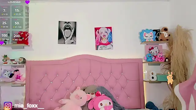 Snapshot of Mia_foxx_ chatting on November 2025 09:03:02 PM Mia foxx online show from November 2025 09:03:02 PM