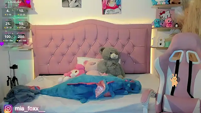 Snapshot of Mia_foxx_ chatting on November 2025 09:03:01 PM Mia foxx online show from November 2025 09:03:01 PM