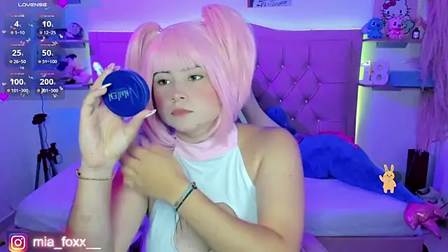 Snapshot of Mia_foxx_ chatting on December 2025 09:10:02 PM Mia foxx online show from December 2025 09:10:02 PM