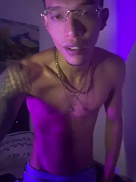 Snapshot of TommyGun_22 chatting on March 2025 03:40:01 AM TommyGun 22 online show from March 2025 03:40:01 AM