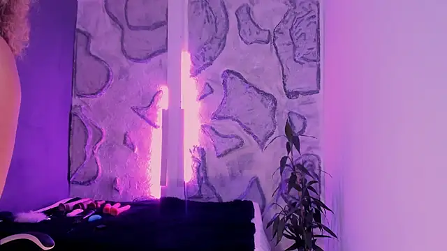 Kateryn  online show from February 2026 04:28:02 PM