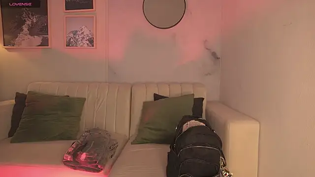 lara madisson online show from October 2025 06:10:01 AM