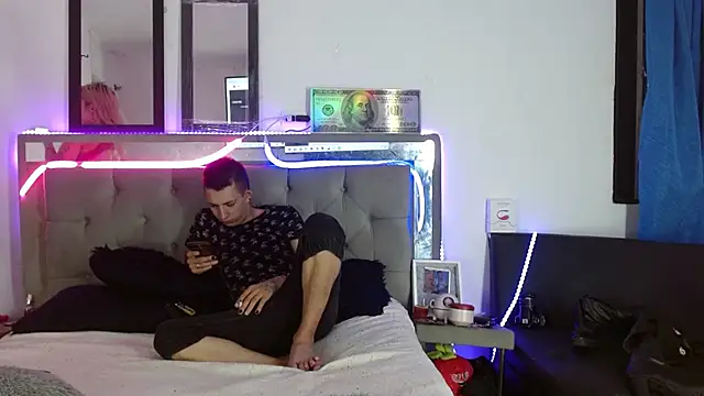 parejacaliente20154 online show from February 2025 11:06:02 AM