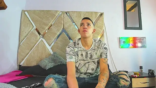 parejacaliente20154 online show from November 2025 01:33:01 PM