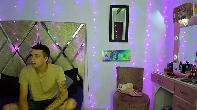 parejacaliente20154 online show from December 2025 09:03:01 AM