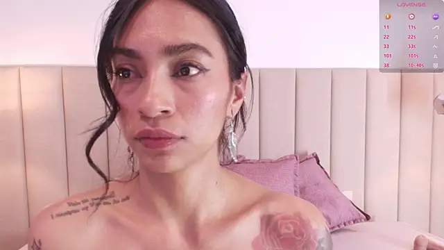 Snapshot of Leamonroe__ chatting on January 2025 04:48:02 PM Leamonroe online show from January 2025 04:48:02 PM