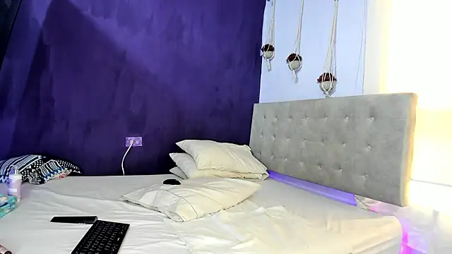 Snapshot of Leamonroe__ chatting on February 2026 01:11:02 PM Leamonroe online show from February 2026 01:11:02 PM