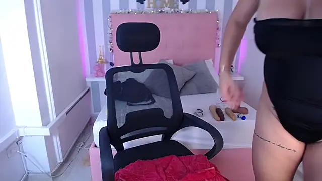 Lunna boobs online show from October 2025 05:35:02 AM