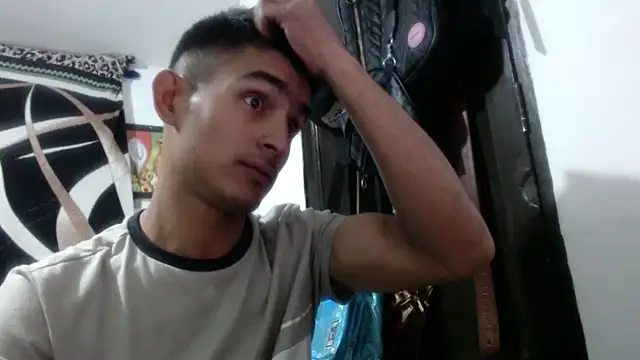 Snapshot of maria_and_angel chatting on December 2024 01:48:01 AM maria and angel online show from December 2024 01:48:01 AM