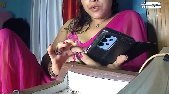 Snapshot of LOVERIAKOL chatting on January 2025 07:35:01 PM LOVERIAKOL online show from January 2025 07:35:01 PM