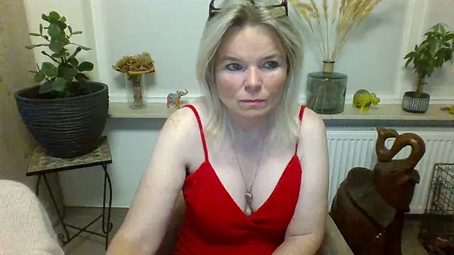 Snapshot of clwm chatting on October 2025 06:12:02 AM clwm online show from October 2025 06:12:02 AM