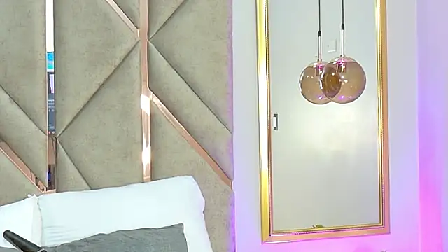 Snapshot of Emma-Conti chatting on March 2025 12:44:02 PM Emma-Conti online show from March 2025 12:44:02 PM