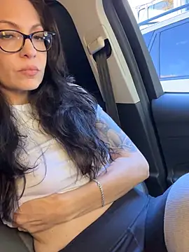 Snapshot of BeautifulMesss chatting on October 2025 04:51:02 PM BeautifulMesss online show from October 2025 04:51:02 PM