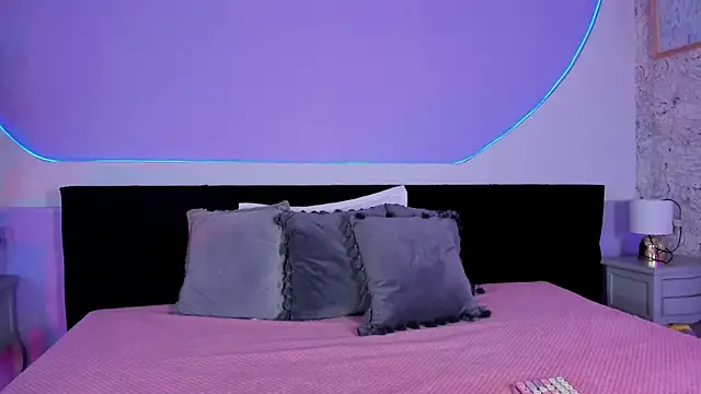 Julieta Cortes   online show from December 2025 12:14:02 PM