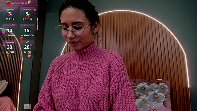 Snapshot of NayeCloud chatting on November 2025 03:39:01 AM NayeCloud online show from November 2025 03:39:01 AM