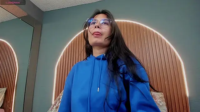 Snapshot of NayeCloud chatting on November 2025 03:39:01 AM NayeCloud online show from November 2025 03:39:01 AM