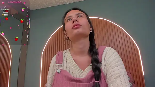 Snapshot of NayeCloud chatting on November 2025 03:32:02 AM NayeCloud online show from November 2025 03:32:02 AM