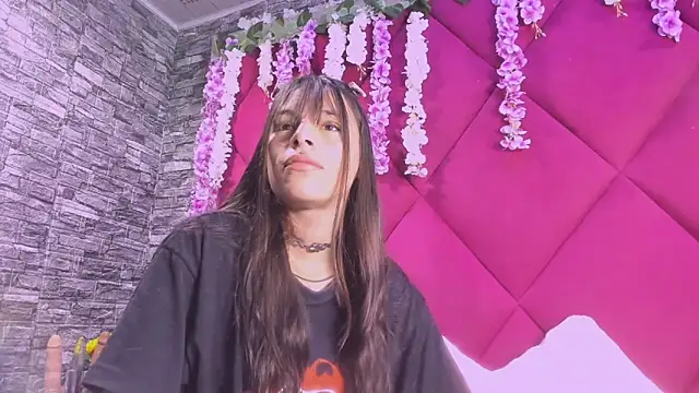 Sasha Petitte online show from April 2026 03:23:01 AM