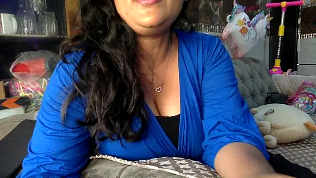 Snapshot of HaaniKaur chatting on May 2026 07:35:02 AM HaaniKaur online show from May 2026 07:35:02 AM