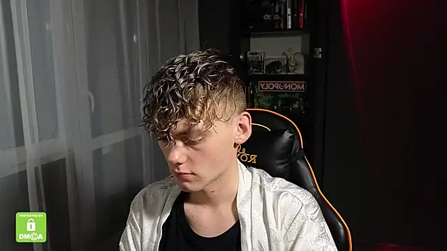 Snapshot of Keytaro chatting on November 2025 01:37:01 AM Keytaro online show from November 2025 01:37:01 AM