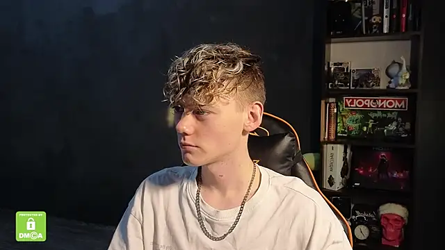 Keytaro online show from November 2025 01:21:02 PM