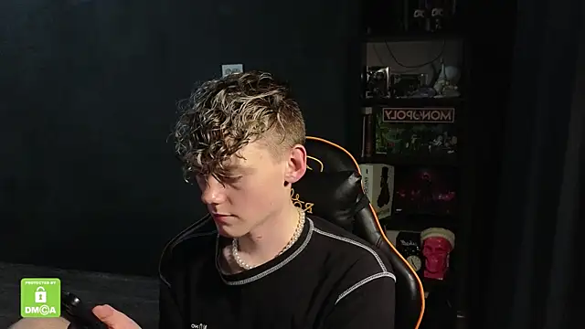 Snapshot of Keytaro chatting on November 2025 09:25:02 PM Keytaro online show from November 2025 09:25:02 PM