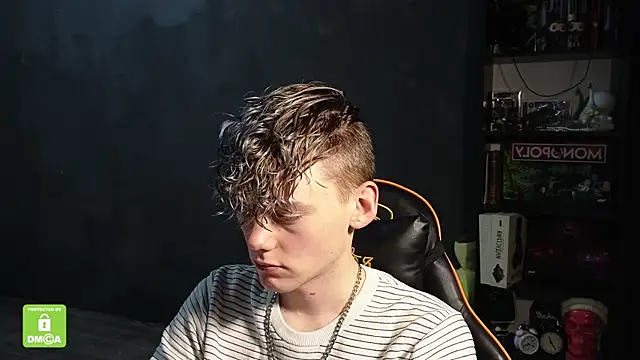 Snapshot of Keytaro chatting on November 2025 12:42:01 PM Keytaro online show from November 2025 12:42:01 PM