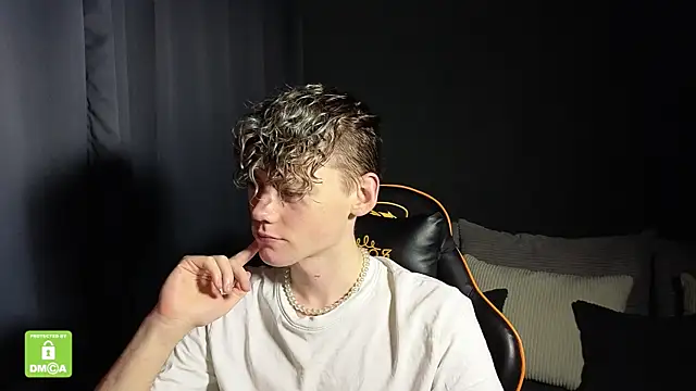 Snapshot of Keytaro chatting on December 2025 10:50:01 PM Keytaro online show from December 2025 10:50:01 PM