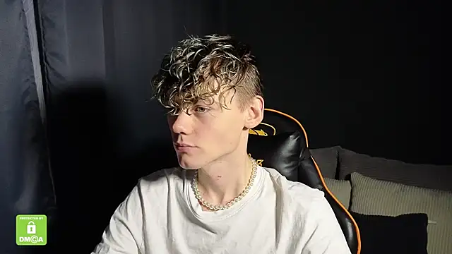 Snapshot of Keytaro chatting on December 2025 02:03:01 PM Keytaro online show from December 2025 02:03:01 PM