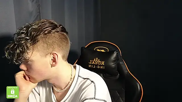 Snapshot of Keytaro chatting on January 2026 12:04:02 AM Keytaro online show from January 2026 12:04:02 AM