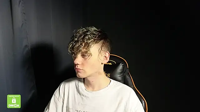 Snapshot of Keytaro chatting on January 2026 10:26:01 PM Keytaro online show from January 2026 10:26:01 PM