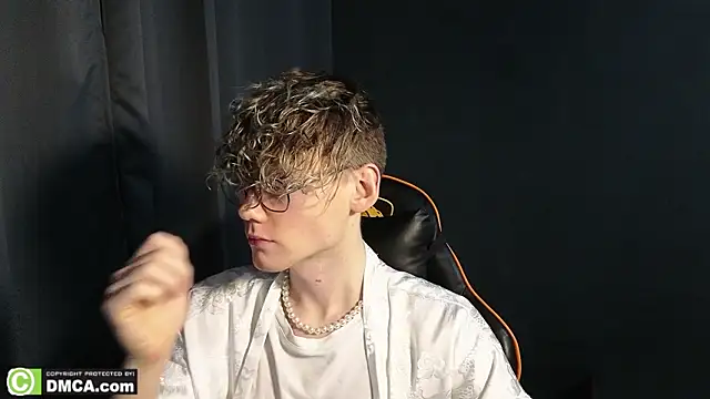 Snapshot of Keytaro chatting on February 2026 01:55:02 AM Keytaro online show from February 2026 01:55:02 AM