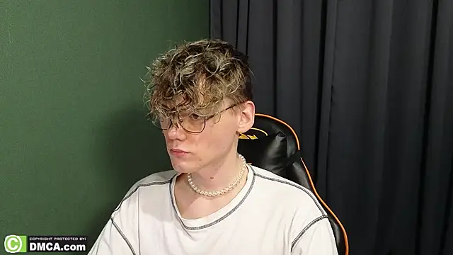 Snapshot of Keytaro chatting on February 2026 05:44:01 AM Keytaro online show from February 2026 05:44:01 AM