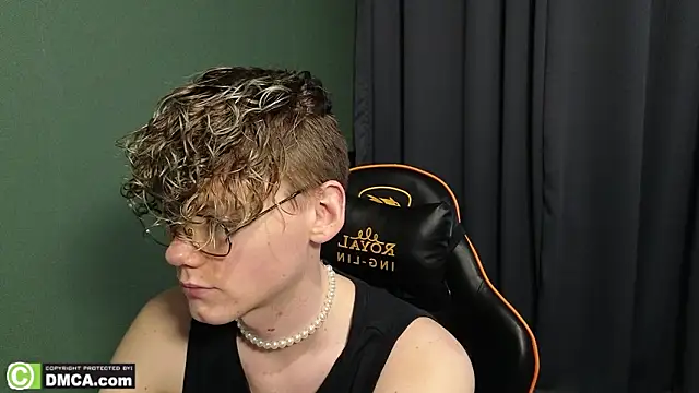 Snapshot of Keytaro chatting on February 2026 07:01:01 AM Keytaro online show from February 2026 07:01:01 AM