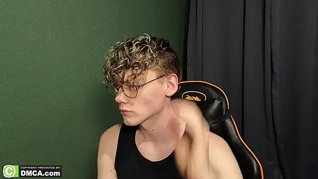 Snapshot of Keytaro chatting on February 2026 11:56:01 PM Keytaro online show from February 2026 11:56:01 PM