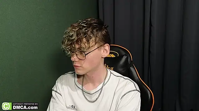 Snapshot of Keytaro chatting on February 2026 01:13:02 AM Keytaro online show from February 2026 01:13:02 AM