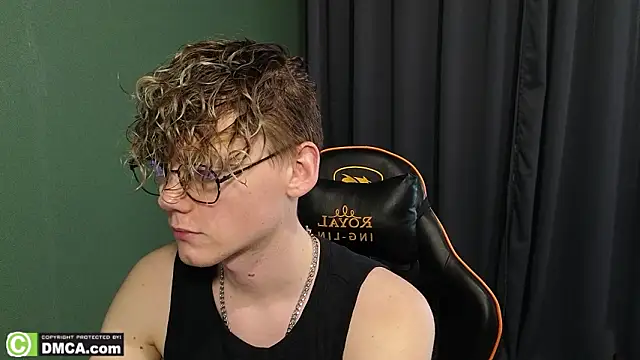 Snapshot of Keytaro chatting on February 2026 09:52:01 AM Keytaro online show from February 2026 09:52:01 AM