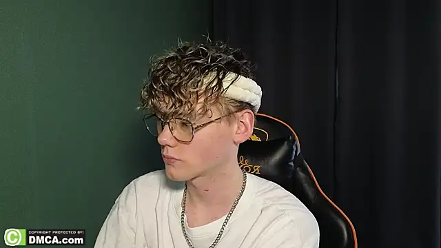 Snapshot of Keytaro chatting on February 2026 08:13:01 AM Keytaro online show from February 2026 08:13:01 AM