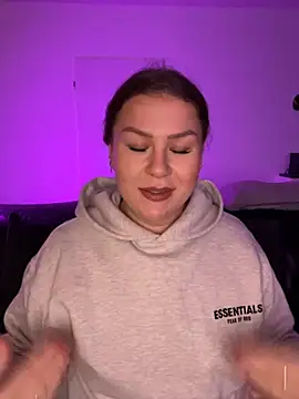 Snapshot of Fancy-Francy chatting on November 2025 06:42:02 PM Fancy-Francy online show from November 2025 06:42:02 PM