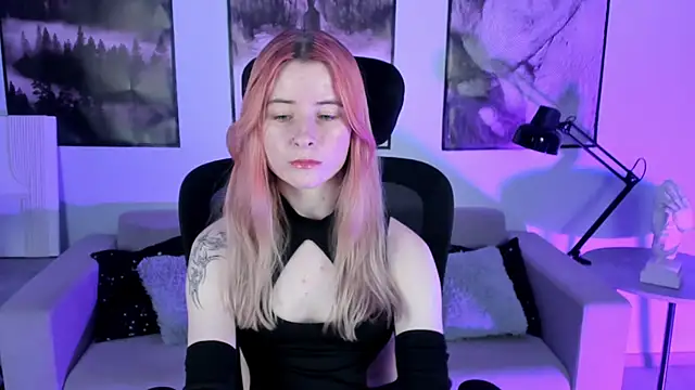 LexiWenford online show from December 2024 06:04:01 AM