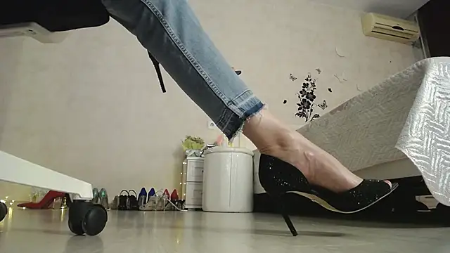 Devil Goddess online show from January 2025 06:13:01 PM