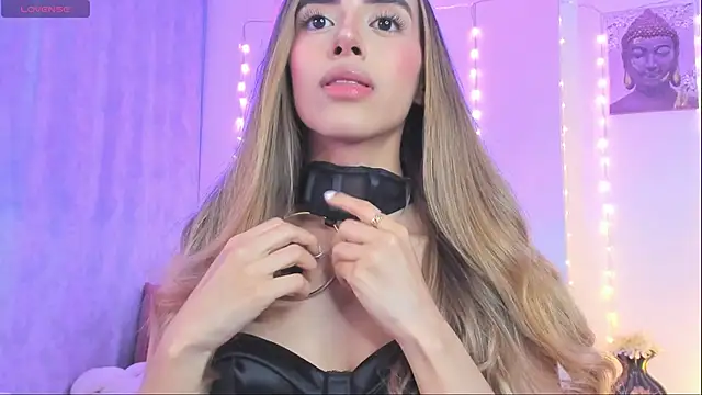 StormiRusso online show from November 2025 02:22:01 AM