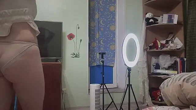 Diamond Tyler online show from November 2025 02:57:02 PM