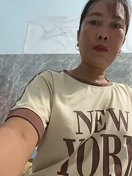 Linaannn online show from November 2025 11:38:02 PM