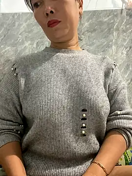 Linaannn online show from November 2025 11:38:01 PM