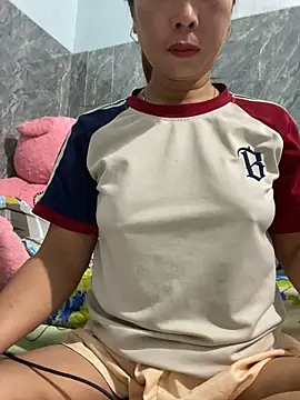 Linaannn online show from December 2025 11:56:02 PM