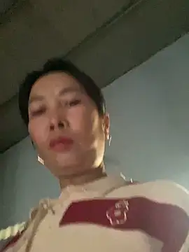 Linaannn online show from December 2025 02:29:01 AM