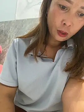 Linaannn online show from December 2025 11:02:01 PM