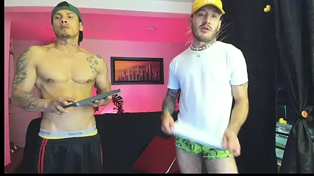 Snapshot of MARCELOANDLUCIAN chatting on February 2025 11:59:01 PM MARCELOANDLUCIAN online show from February 2025 11:59:01 PM